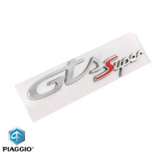 Sigla scris &amp;bdquo;GTS Super&amp;rdquo; laterala originala Vespa GTS Super (17-22) - GTS Super HPE 4T LC 125-300cc - montaj lateral foto
