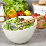 Bol de salata din ceramica, 23.5 cm, alb, cu un set de linguri cu manere din lemn, Klausberg