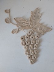 Mileu macrame vechi, vintage forma de strugure, 23 x 15cm