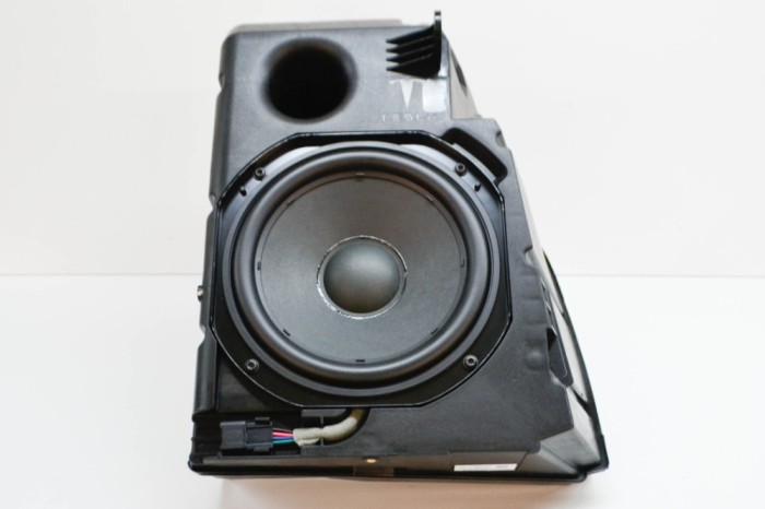 Subwoofer TESLA MODEL 3 2021 OEM: 1079746-00-D,4304-075-1476-4 | 15427015