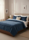 Cuvertura De Pat Catifea Luxury Culoare Albastru Royal + 2 Fete De Perna