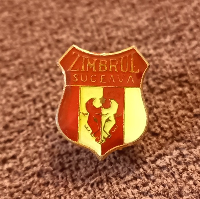Insigna fotbal - &quot;ZIMBRUL&quot; SUCEAVA (sistem prindere tip brosa)