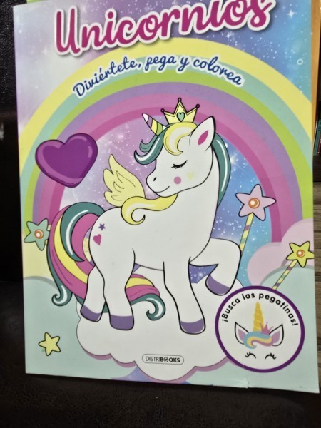 Unicornios - Colorear y stickers - Jenny B (Unicorni. Carte de colorat cu stickere - carte in limba spaniola)