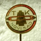 v620 INSIGNA PIN TK NOVISAD SERBIA 16 mm STARE EXCELENTA