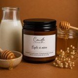 Lapte și miere &ndash; Lum&acirc;nare parfumată handmade din soia &icirc;n recipient sticlă ambra