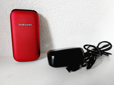 Telefon mobil Samsung E1270 cu clapeta + incarcator, rosu foto