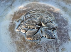 FRUCTIERA ornata SUPERB cu STRUGURI in VITA DE VIE marcata VECHE patina MINUNATA