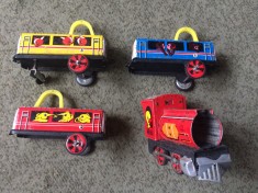 jucarie veche tabla tren trenulet locomotiva vagoane made in china fara capac