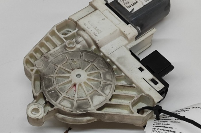 Motor macara geam ușă dreapta spate AUDI Q7 4L 2014 OEM: 4L0959802B 30974828