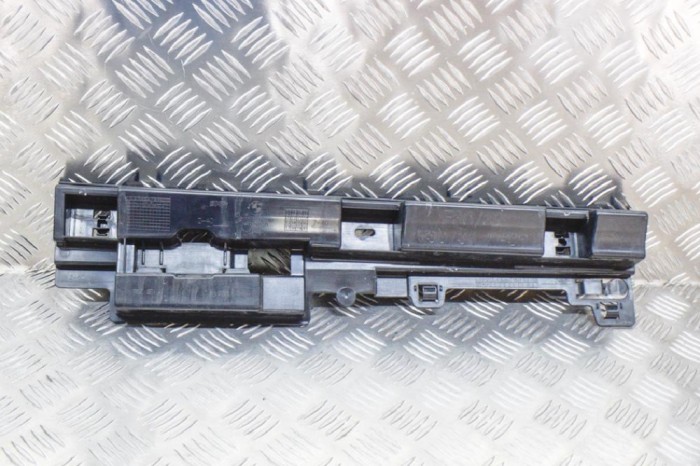 Suport prag lateral BMW 3 F30, F80 2014 OEM: 7256918 11460618