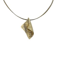 Pandantiv din Aur 14K cu Diamant &ndash; Design Unic Pliat, Leoni Cedar