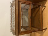 Măsuță-cărucior de servire cu vitrină și tavă originală&ndash; piesă vintage