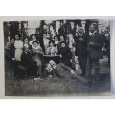 FOTOGRAFIE DE GRUP LA BANEASA , MONOCROMA, DATATA PE VERSO 1910