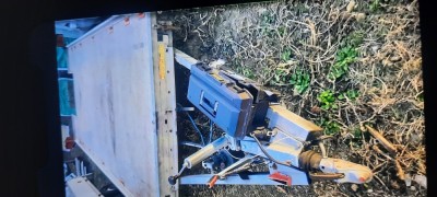 Planforma de vanzare e din aluminiu aproape 5 metriare mici defecte e &amp;icirc;ndoită foto