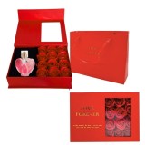 Cutie cadou Love Forever cu 12 trandafiri de sapun si apa de parfum Avon Lov I U pentru femei 50 ml, cadou elegant si rafinat