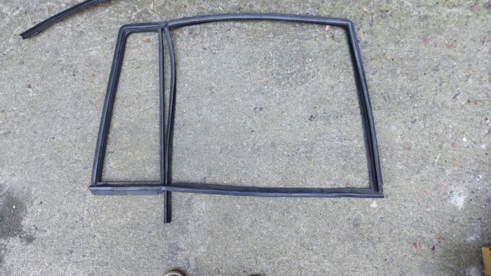 Garnitură geam ușă spate dreapta VW Golf 4 Combi