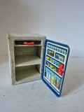 Jucarie veche din tabla frigider Martin Fuchs West Germany mini bucatarie papusi vintage retro colectie
