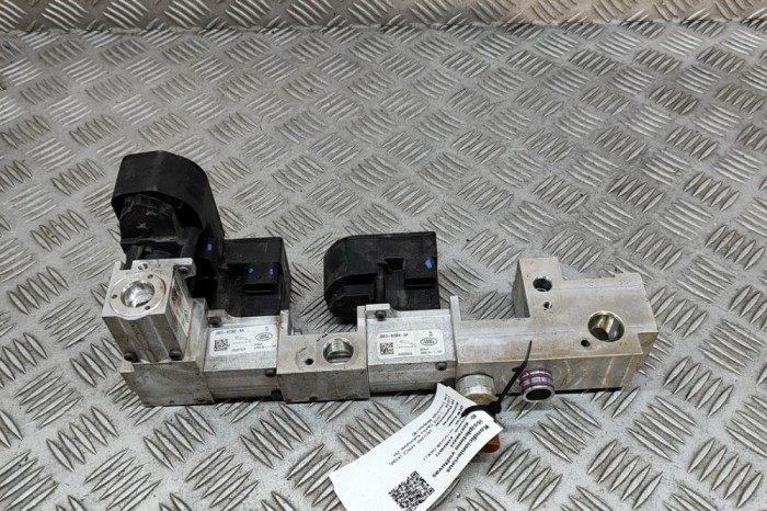 Supapa de expansiune aer condiționat JAGUAR I-PACE X590 2018 OEM: J9D3-6C584-AA,J9D3-6C582-BA,J9D3-6C582-AA | 28706425