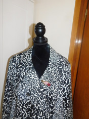 TRENCH ANIMAL PRINT ALB NEGRU , BUMBAC NR 52 foto