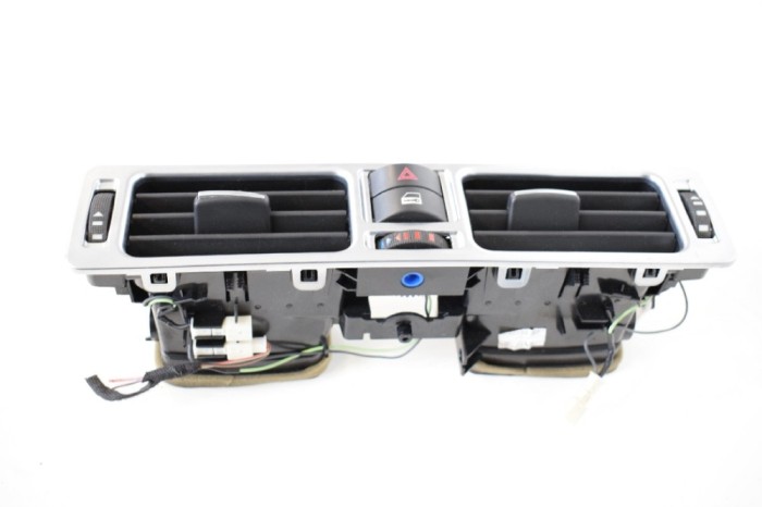 Gura de ventilație planșa de bord LAND ROVER RANGE ROVER III L322 2007 OEM: JDB500240 | 10947869