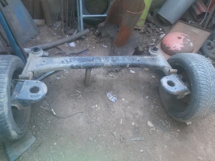 Punte spate renault laguna