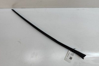Ornament vertical parbriz dreapta VW PASSAT Variant B8 3G5 2017 OEM: 3G0854328 | 30752000 foto
