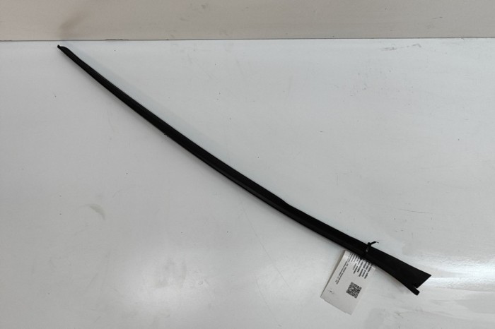 Ornament vertical parbriz dreapta VW PASSAT Variant B8 3G5 2017 OEM: 3G0854328 | 30752000