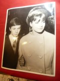 Fotografie actorii Catherine Spaak si Fabricio Capucci 1963 dupa casatoria lor