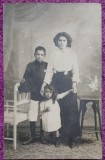 Fotografie tip Carte Postala, Femeie (dna. Mihailescu) cu cei doi copii, 1920