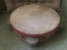 tamburina din lemn piele discuri cupru instrument muzical percutie vechi pentru muzica instrument