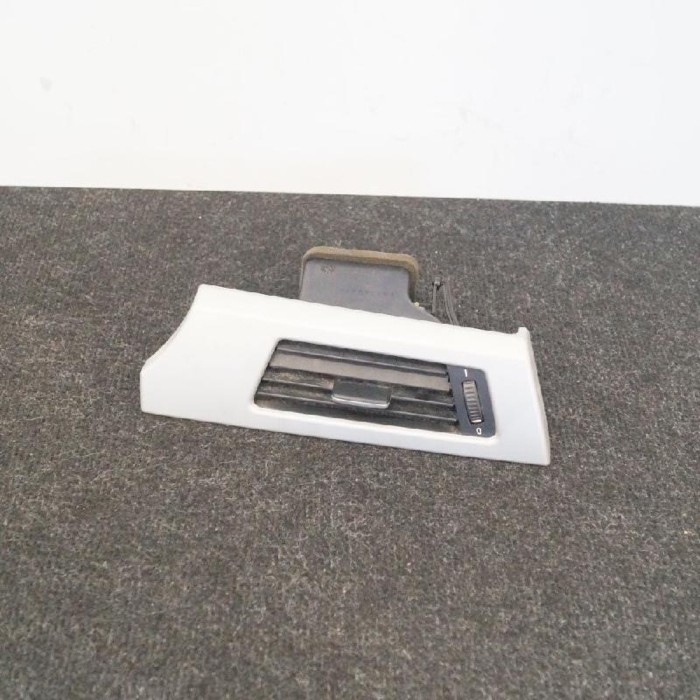 Gura de ventilație planșa de bord BMW 3 E90 2010 OEM: 9201024 2492706