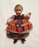 Papusa veche in miniatura - anii 1960 - Jucarie de colectie - hainute superbe