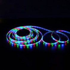 Bandă LED, RGB, 3m, Telecomandă Inclusă, Alimentare 12V, Durată de Viață 15.000 Ore