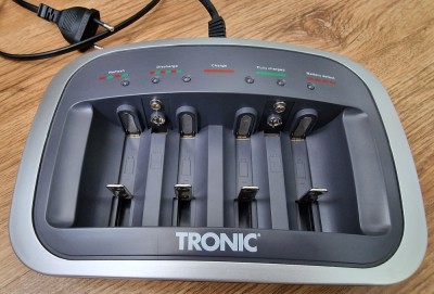 Incarcator universal baterii Tronic TLG 500 B1 (AAA/AA/C/D) foto