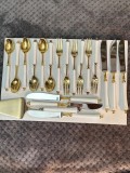 SET TACAMURI DESERT - 6 PERSOANE - Aurite - Maner Ceramica Alba - Vintage !