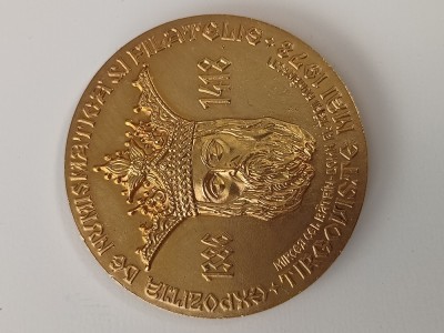 Medalie bronz aurit , EXPOZITIA DE NUMISMATICA SI FILATELIE , Targoviste ,mai 1978 . Omagiu domnitorului Mircea Cel Batran ,1386-1418 foto