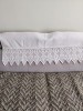 Draperie cu dantelă lucrată manual