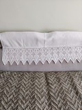 Draperie cu dantelă lucrată manual