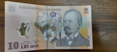 V&amp;acirc;nd 30 bancnote de 10 lei cu serii consecutive foto