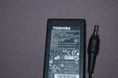 Incarcator laptop TOSHIBA 19V 65w model PA3714E-1AC3 mufa 5.5*2.5 mm foto