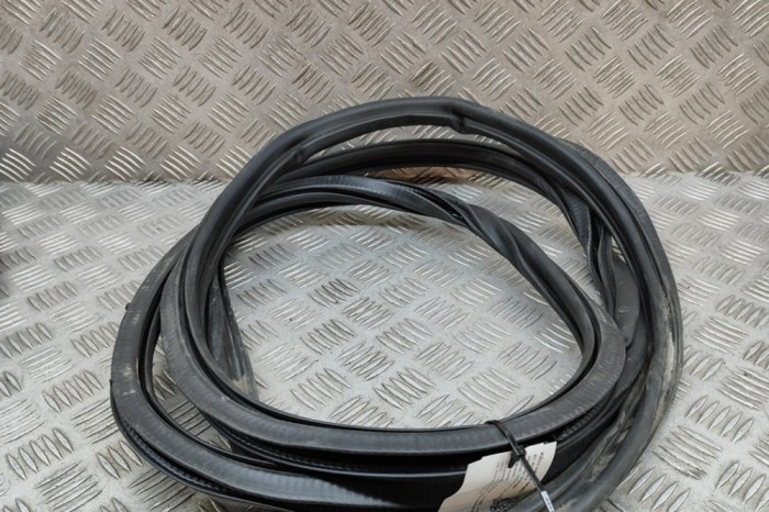Garnitura ușă dreapta față PORSCHE CAYENNE 9Y0/9Y3 2019 OEM: 9Y0.831.721,9Y0831721 | 22826912