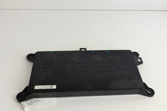 Modul de control ușă st&acirc;nga spate TESLA MODEL X 2017 OEM: 1043900-10-D 25804639