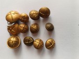 lot 12 nasturi uniforme militare Regatul Romaniei , 3 bucati mari , arma infantiere si 9 bucati mici ,arma infanterie .
