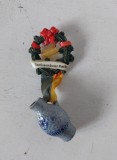 Insigna vintage - Sachsenhauser Kerb , Germania plastic,carafa ceramica si ac metalic, colectie, 8cm