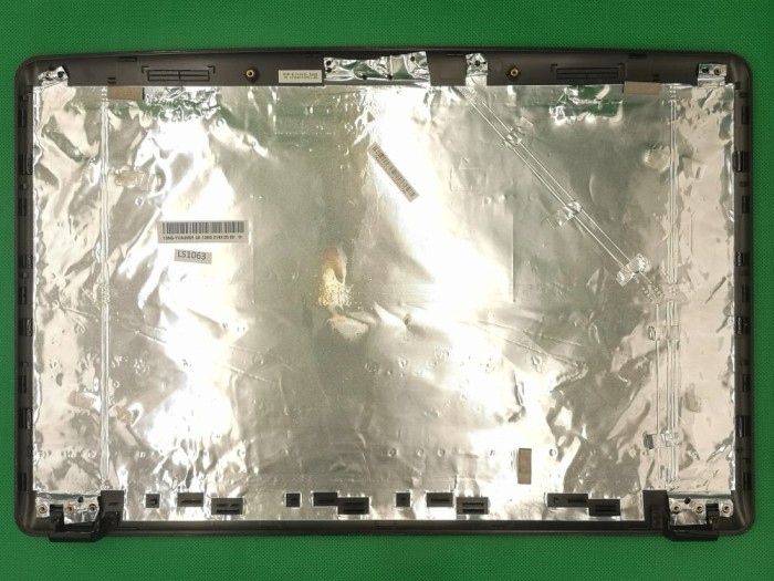 Medion Akoya E7222 Capac Ecran LCD 13N0-YVA0M01 SWAP