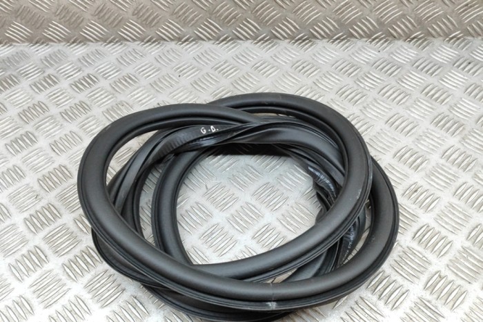 Garnitura ușă dreapta spate SKODA KAROQ NU7 2020 OEM: 575867368M | 22345349