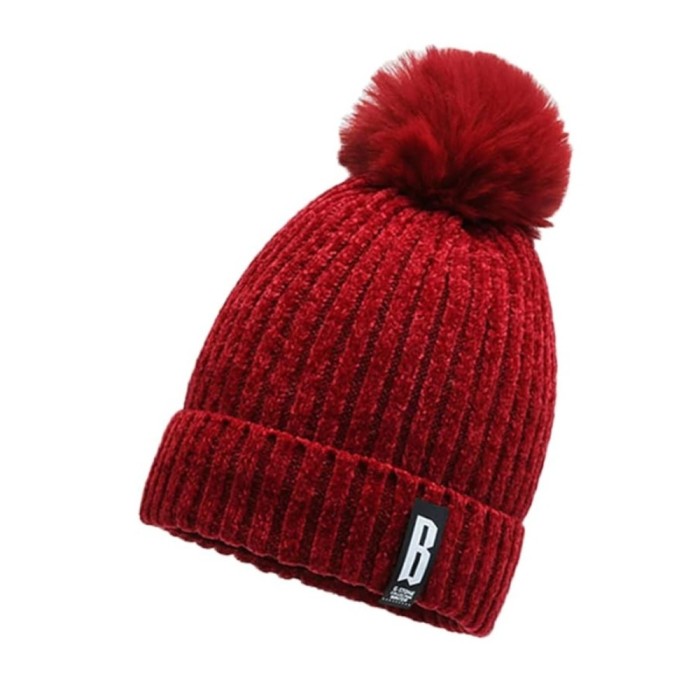 Caciula captusita din snur de catifea