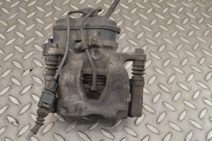 Etrier de fr&acirc;nă dreapta spate AUDI A4 8W2, B9 2018 OEM: Sedan | 15078754