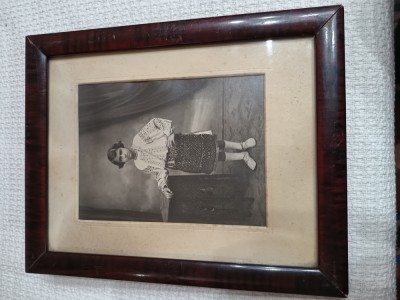 Tablou ,fotografie Tanara in costum popular ,anii 1935, Format A4 .INRAMATA. foto