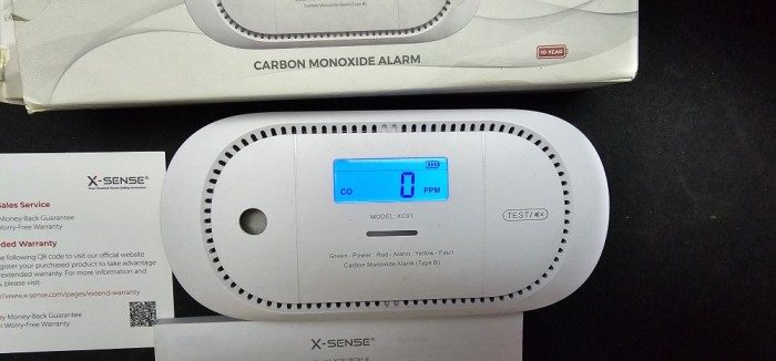 DETECTOR MONOXID DE CARBON X-SENSE , MODEL XC01 .